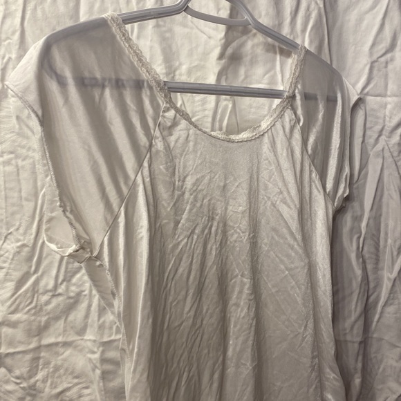 Ladies white under shirt no size no tag - Picture 2 of 2